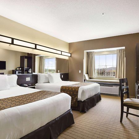 Microtel Inn & Suites By Wyndham Cambridge Exterior foto