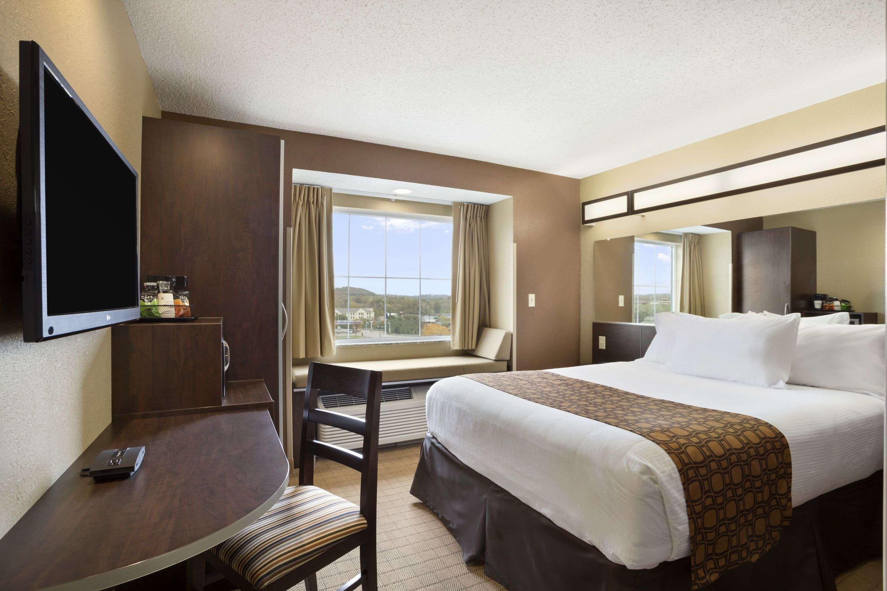 Microtel Inn & Suites By Wyndham Cambridge Exterior foto