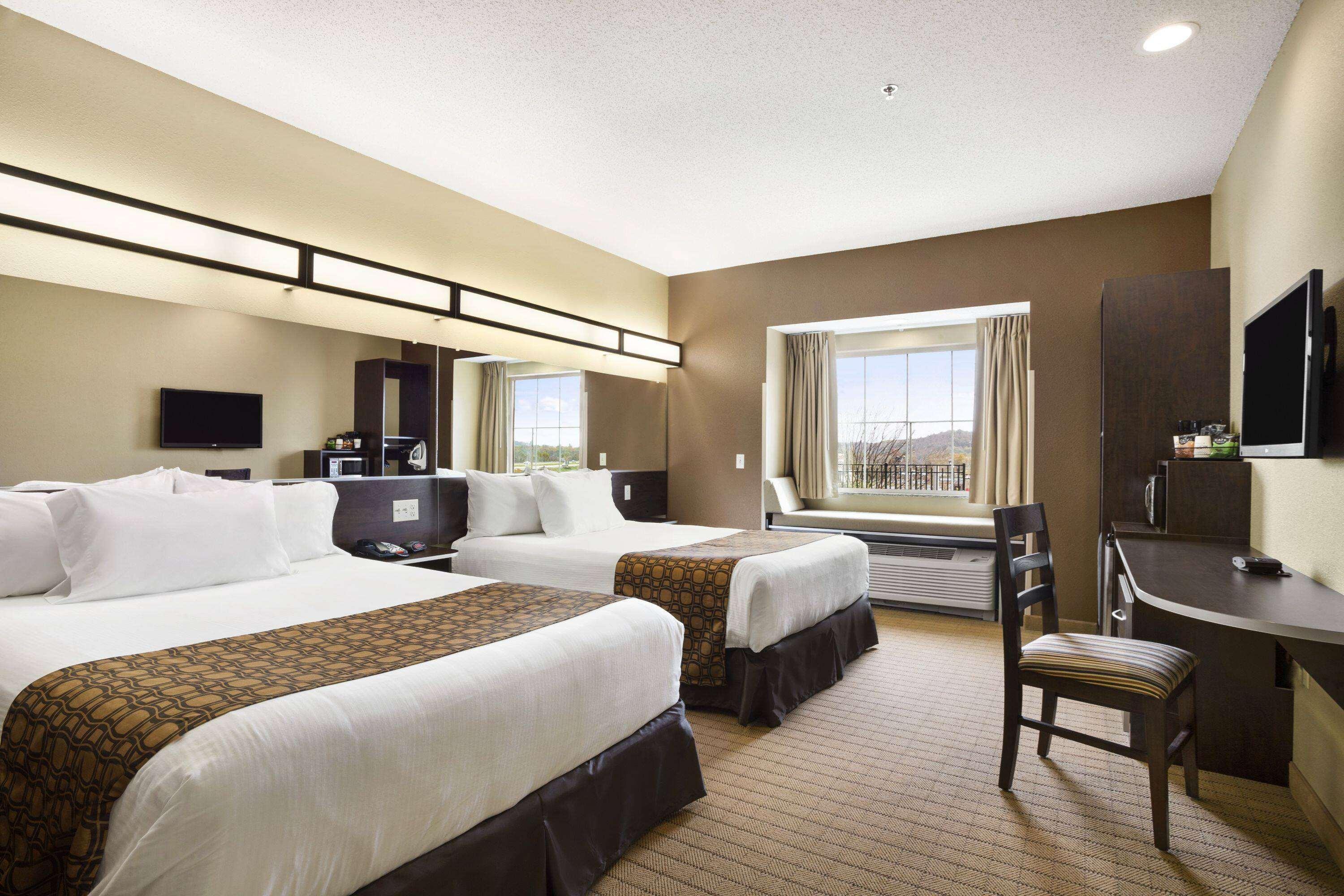 Microtel Inn & Suites By Wyndham Cambridge Exterior foto