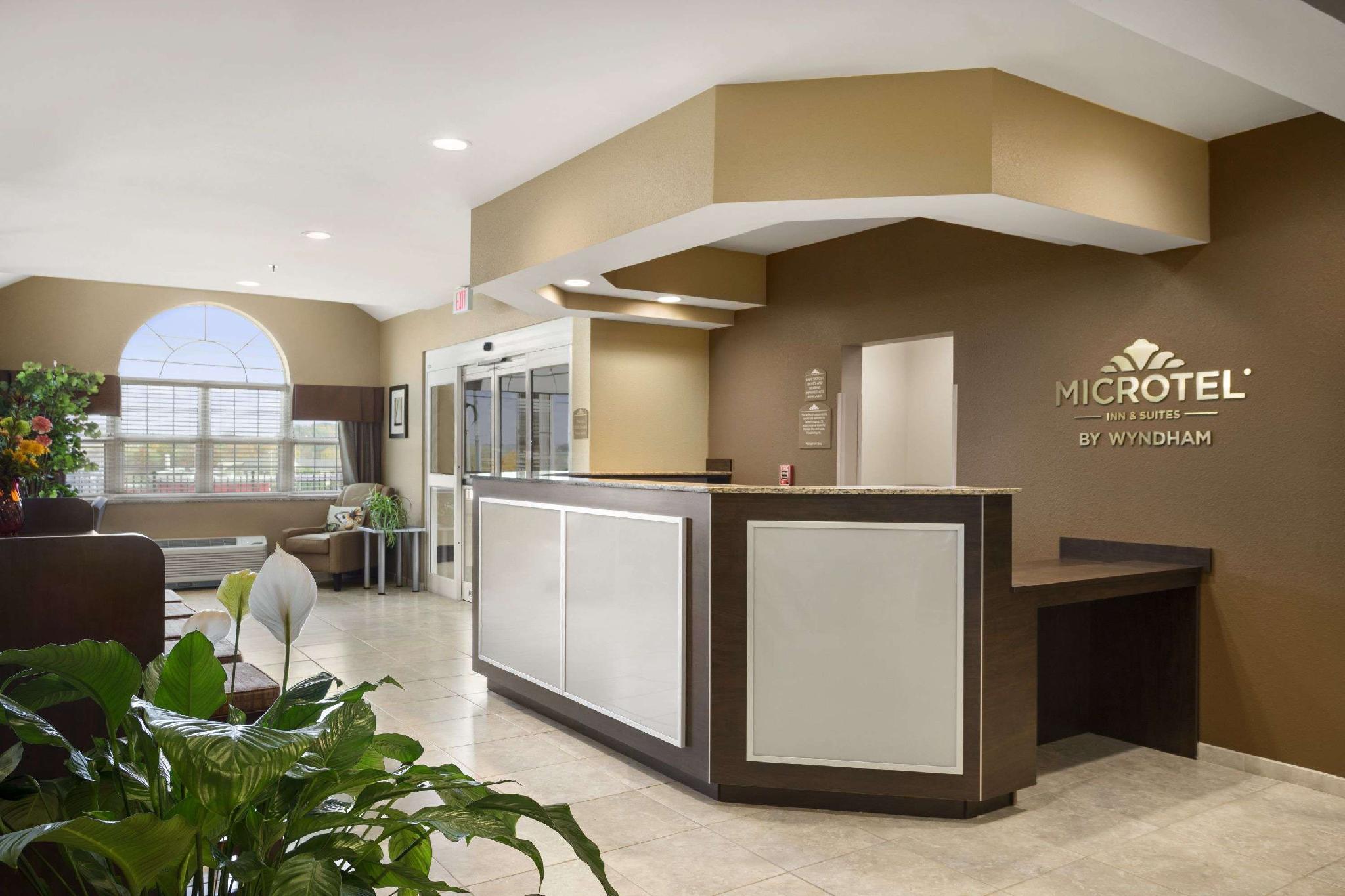Microtel Inn & Suites By Wyndham Cambridge Exterior foto