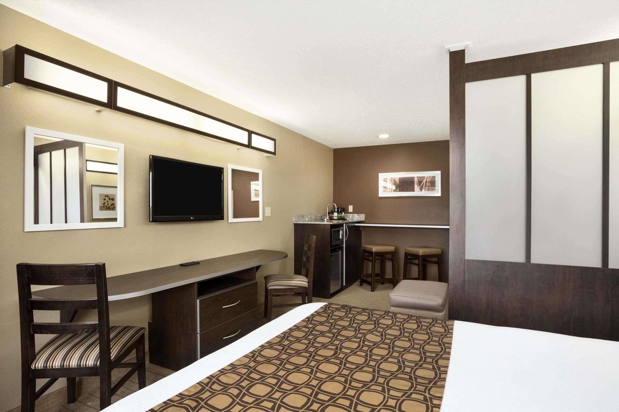 Microtel Inn & Suites By Wyndham Cambridge Exterior foto